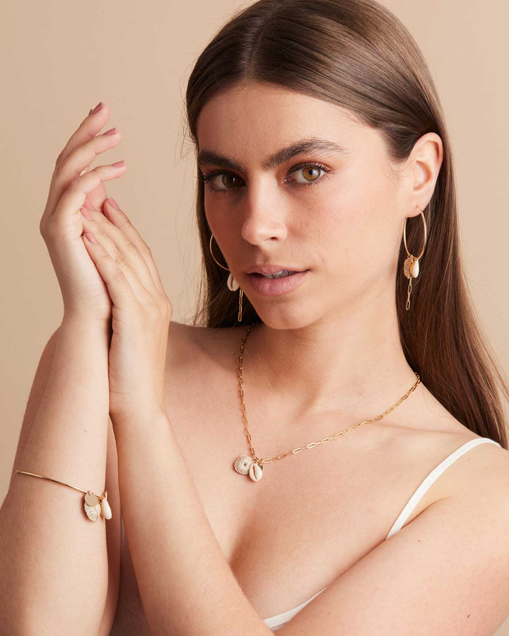 Model wearing the Bilum and Bilas Souvenir Collection jewellery set