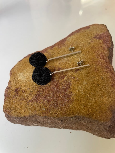 Rait Earrings Black